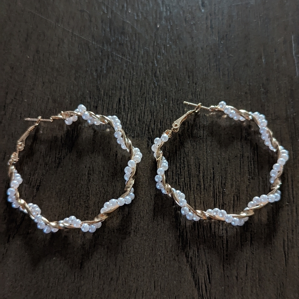 Earrings - Hoops with pearls